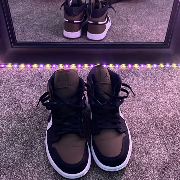 Nike Air Jordan 1 Mid SE Olive. New - Picture 3 of 5